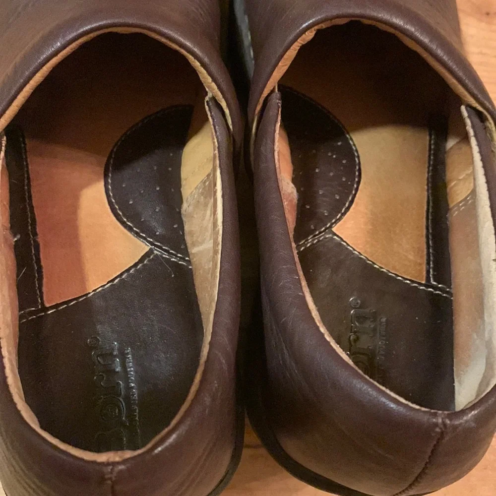 Born size 39 / 8 slip on brown pebbled leather 2.25” wedge shoes loafers EUC